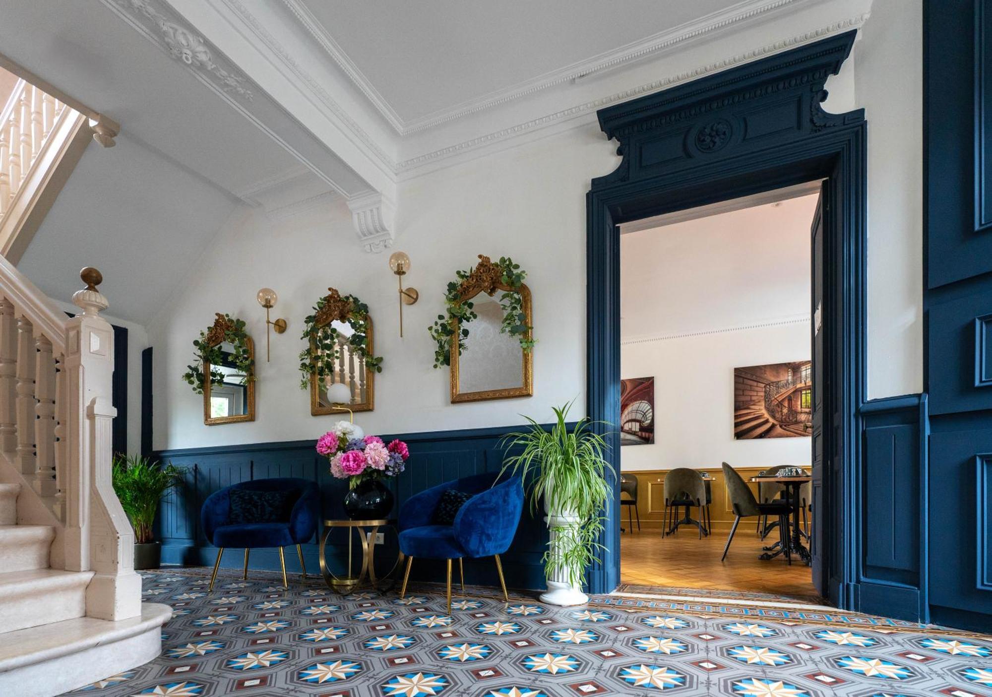 Hotel Des Dauphins Bourgoin-Jallieu Εξωτερικό φωτογραφία
