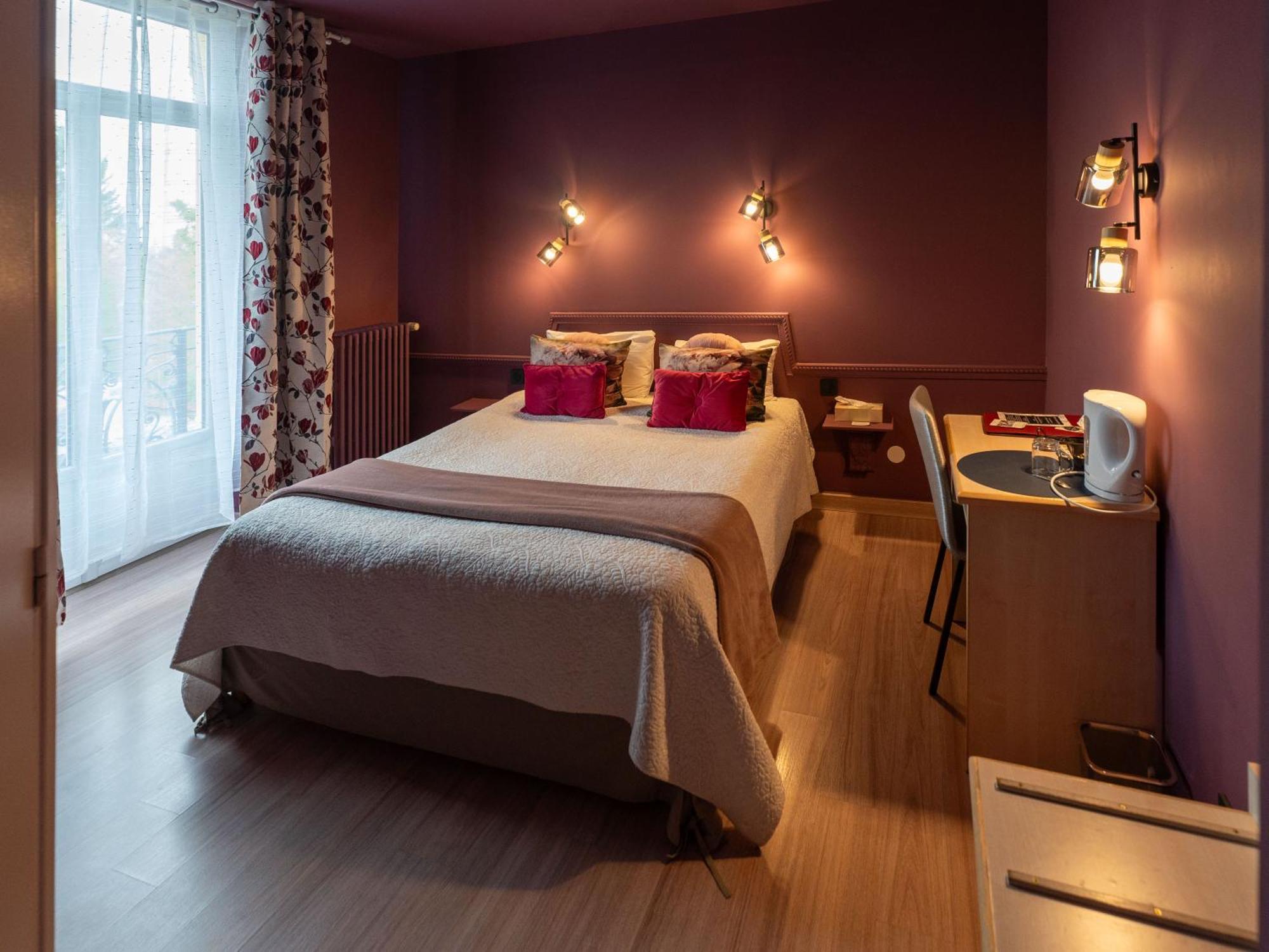 Hotel Des Dauphins Bourgoin-Jallieu Εξωτερικό φωτογραφία