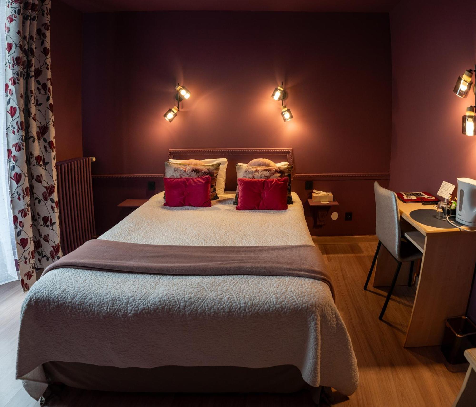 Hotel Des Dauphins Bourgoin-Jallieu Εξωτερικό φωτογραφία