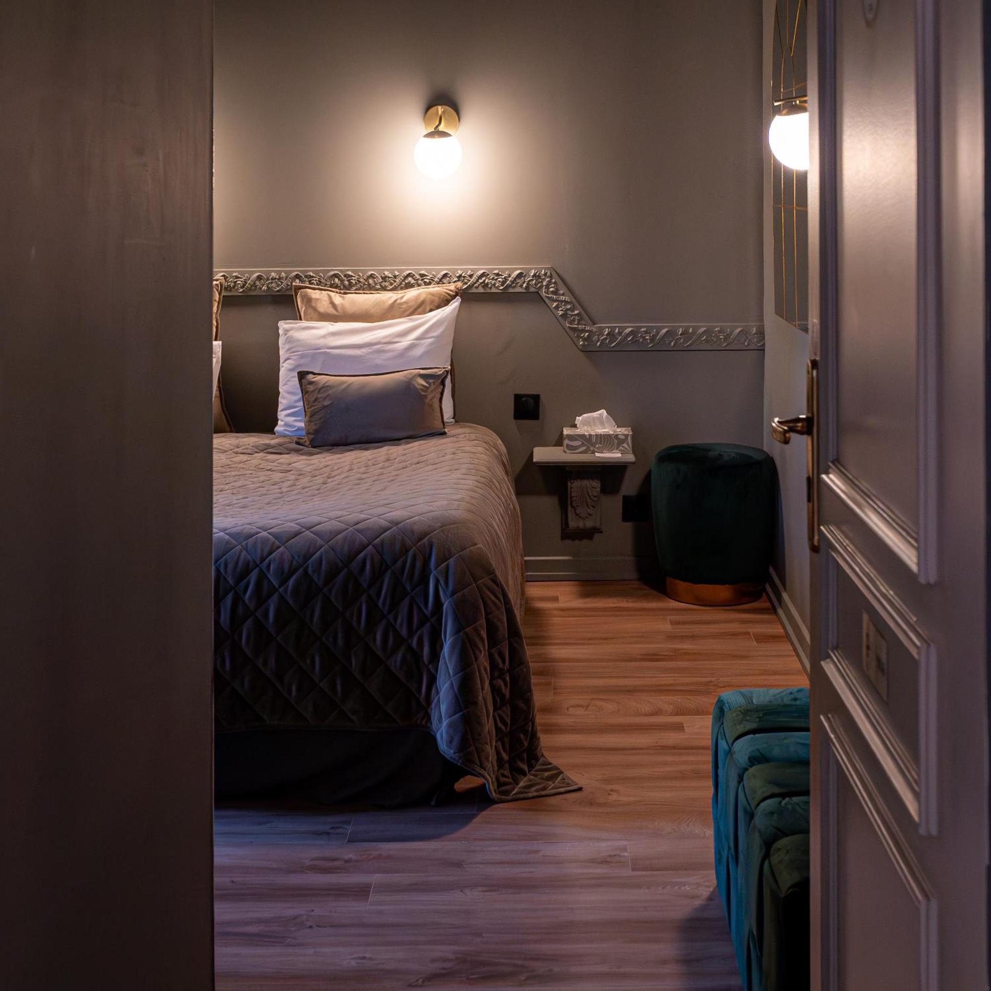 Hotel Des Dauphins Bourgoin-Jallieu Εξωτερικό φωτογραφία